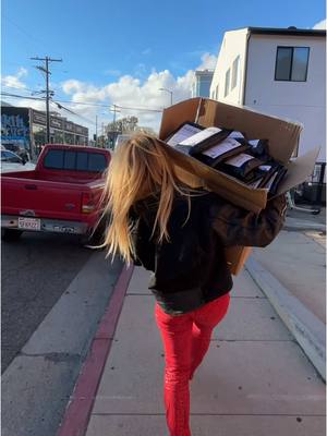 A post by @unaestheticsurferpearlz on TikTok caption: there were three of these boxes ilysm