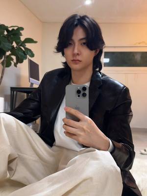 A post by @korea.on on TikTok caption: 페이스라인 리모델링은 청담 이오클리닉 #koreanskincare #looksmax #mewing 