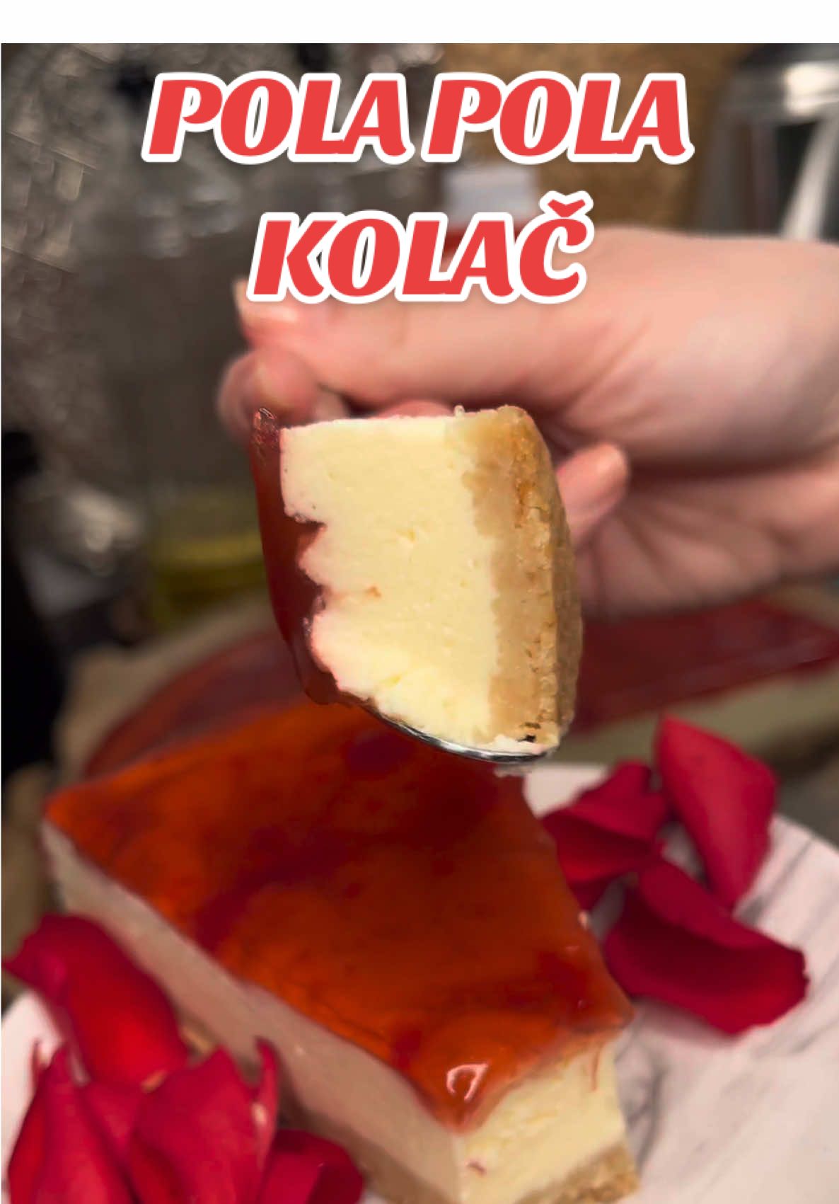A post by @kuhati.offiziell on TikTok caption: Ramazan Mubarek 🤲🏼🕋 Najosvježavajući POLA POLA Kolač 🍰🍓🧃 Čizkejk sa Jagodama 🍰🥰 Der erfrischendste POLA POLA Erdbeer-Cheesecake 🍰🍓🧃 🇧🇦 Sastojci - 500 Gr. Kvarka sa niskim sadrzajem masti - 250 Gr. Kvarka (20% Masti)  - 175 Gr. Krem Sira - 2 Jaja - 180 Gr. Secera  - 1 Puding od Vanilije - 80 ml Ulja - 250 ml Mlijeka Kora - 150 Gr. Keksa - 75 Gr. Maslaca Pire od Jagoda - 250 Gr. Jagode  - 250 ml Vode - 4 Kasike Secera Inace - 500 ml Pola-Pola Soka - 2 Kesice praha za glazuru od Torte - peci na 180 Stepeni 60 Min.  - jednu zdjelu sa vodom u rernu staviti dok se kolac pece 🇩🇪 Zutaten - 500 Gr. Magerquark - 250 Gr. Quark (mit 20% Fett)  - 175 Gr. Frischkäse - 2 Eier - 180 Gr. Zucker - 1 Vanillepudding - 80 ml Öl - 250 ml Milch Boden - 150 Gr. Butterkekse - 75 Gr. Butter Erdbeersoße - 250 Gr. Erdbeeren - 250 ml Wasser - 4 EL Zucker Sonst  - 500 ml Pola-Pola Saft - 2 Päckchen Tortenguss - Bei 180 Grad 60 Min. backen - Eine Schale mit Wasser während des Backens auf den Boden des Backofens stellen. ——— *ANZEIGE* Unser Partner: POLA POLA 🍓🧃 Webseite: https://www.drinkpolapola.com Instagram: https://www.instagram.com/drinkpolapola TikTok: https://www.tiktok.com/@drinkpolapola Hier könnt ihr POLA POLA in Deutschland und Österreich bestellen 🇩🇪 🇦🇹:  https://www.amazon.de/Pola-Strawberry-kombiniert-Erdbeersaft-Vorratspack/dp/B0DJMDVWZ9 @POLA POLA  #polapola #drinkpolapola #cheesecake #cizkejk #Ramadan #ramadan2025 #kuhati #kochenmitkima 