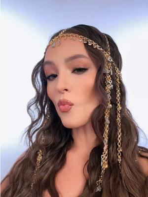 A post by @larissamanoela on TikTok caption: Não costumo me achar assim não mas é que hoje eu tô incrível (e minha autoestima tbm) hahahah ABSURDAAAAAAA 
