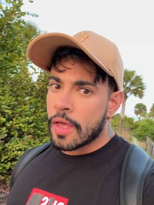 A post by @aospinad_tt on TikTok caption: me estan funando… otra vez