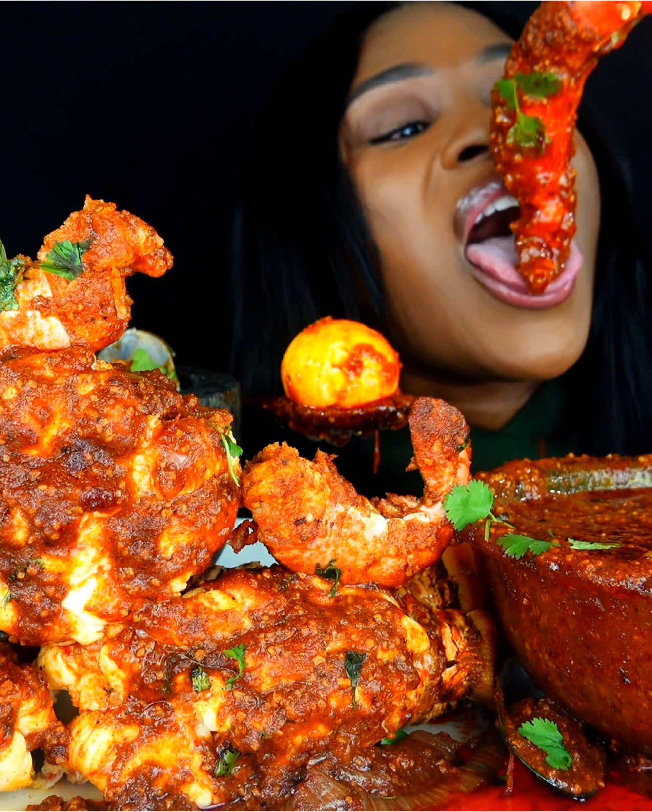 A post by @eatspicywithtee on TikTok caption: SPICY SEAFOOD MUKBANG Seafood Boil #mukbang #seafoodboil #mukbangeatingshow #asmreating #asmrfood #eatspicywithtee 