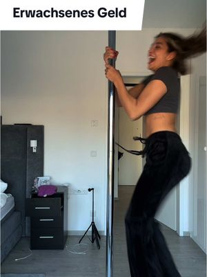 A post by @joana.salamone on TikTok caption: Mit meinem eigenen Erwachsenengeld gekauft 😌