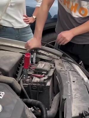 A post by @chequanxiaoqiao on TikTok caption: How to charge a car#cardriving #mechanic #carsafety #carskills #carrepair #cars #car