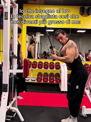 A post by @nacciflex on TikTok caption: Tagga il Tuo bro egolifter 🫶 #gymtok #gym #perte 