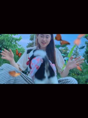 A post by @vietphuongthoa98 on TikTok caption: Nghe nói trend này quay với cún sẽ lên xh 😝