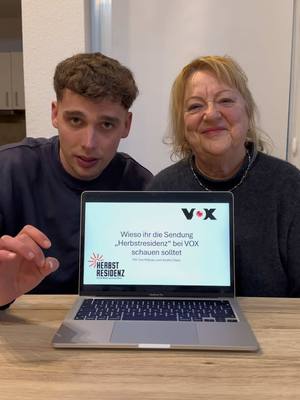 A post by @janeksehrenomi on TikTok caption: Anzeige | Gebt der Sendung Herbstresidenz bei VOX eine Chance ❤️ Ab dem 05. März, mittwochs um 20:15 Uhr #VOX #herbstresidenz 