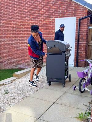 A post by @olivia_chukwu on TikTok caption: Clean my barbecue grill with me #olivia_chukwu #Lifestyle 