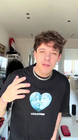 A post by @sightank on TikTok caption: lo scopriamo stasera in live