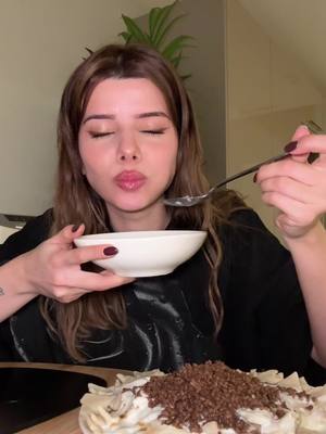 A post by @merveyalcin on TikTok caption: Yemek videoları gelsin miii 😚😚