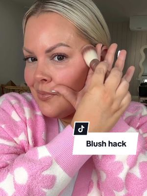 A post by @selenamup on TikTok caption: Use this blush hack to apply your blush easily  Using the shade Shellie @BenefitCosmeticsCA  #blush #makeuptutorial #makeuphacks #benefitcosmetics 