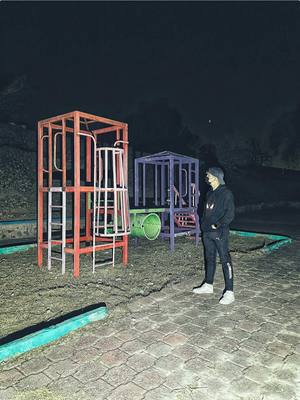 A post by @josefloresterror on TikTok caption: Las personas tienen miedo entrar a este parque abandonado 😱#terror #misterio #leyenda #fantasma #urbex 