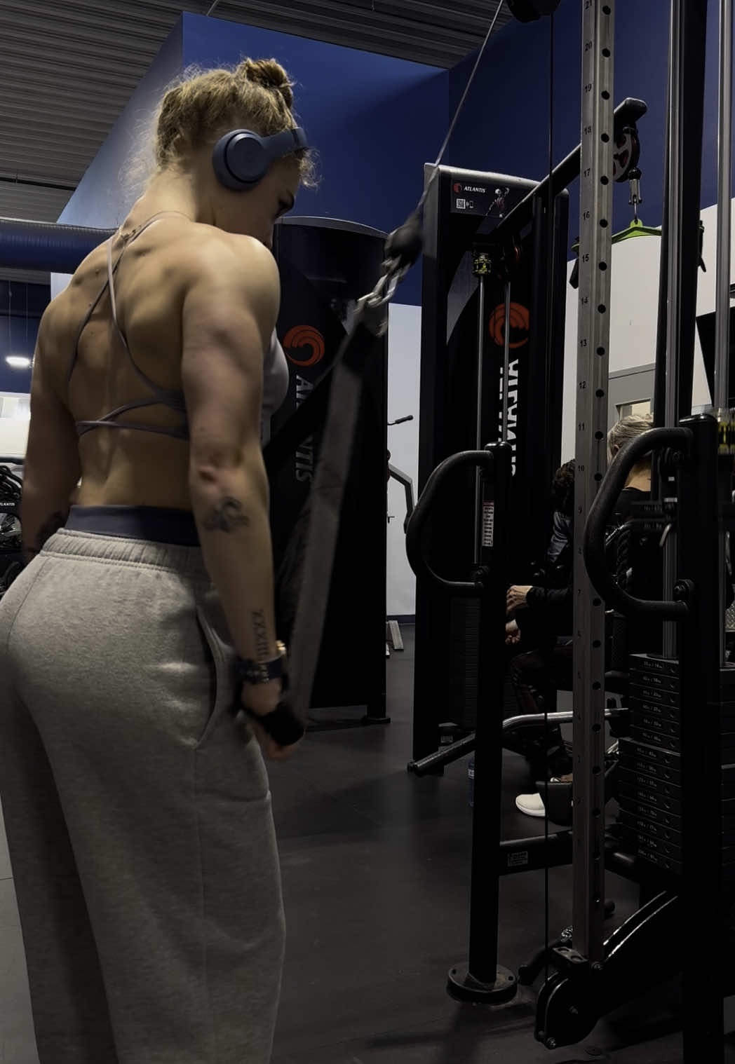 A post by @faithpeters_ on TikTok caption: everything just goes quiet #fyp #foryou #gym #gymtok #bodybuilding #selflove #anxiety 