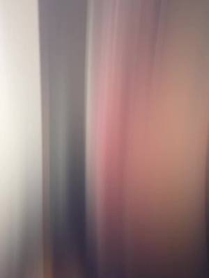A post by @ralphbarbosa03 on TikTok caption: #VerizonPartner Para qué pasar penas… Mejor dile adiós a tu teléfono viejo con @tuverizon (sorry, remote controls don't count).