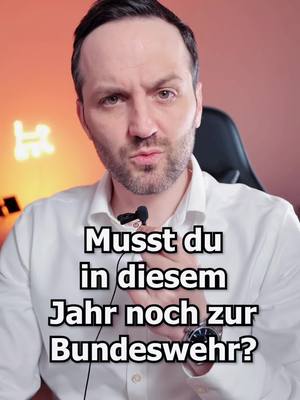 A post by @herranwalt on TikTok caption: Musst du jetzt bald zur Bundeswehr? Deutschland rüstet auf. Aber was bedeutet das für dich? #1minutejura #nachrichten #lernenmittiktok 