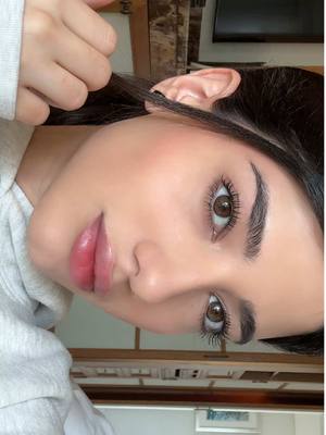 A post by @narins.beauty_ on TikTok caption: خدعة رح تساعدكم كتير بخطوات الميكب 🥰  @Vichy Laboratoires 💚 #vichyskincare 