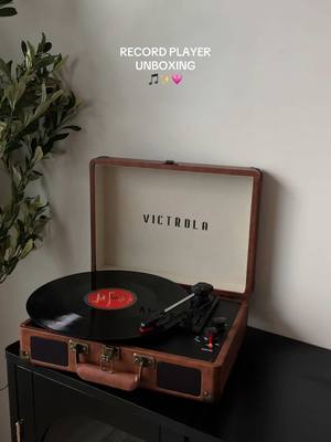 A post by @hallesoswag on TikTok caption: ASMR RECORD PLAYER UNBOXING🫶🏼 added this to my storefront under “march favs”! #recordplayer #vinyl #amazonfinds #amazonmusthaves #amazon #amazonhaul 