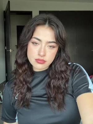 A post by @marianacantu_ on TikTok caption: tutorial sencillo de trenzas✨