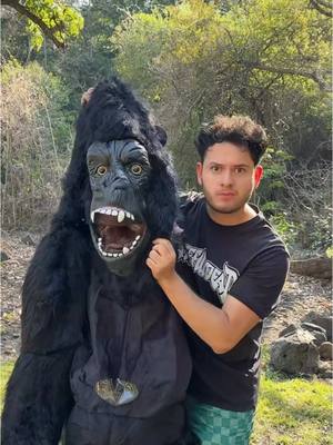 A post by @busheadoph on TikTok caption: Nunca imaginé que reaccionaría así 😳😨 @Rojita 