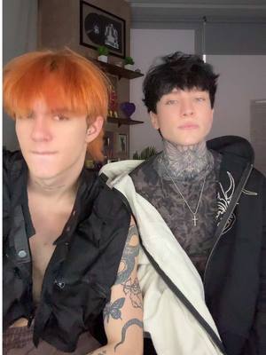 A post by @therealcry on TikTok caption: ella está activa 👀 #fyp #parati #cry #carlosalbertofuentes @Carlos Alberto Fuentes 