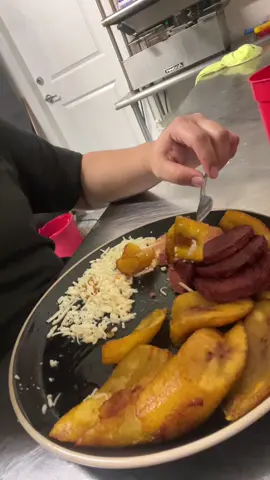 A post by @andreina010891 on TikTok caption: #viral #comida #cabimas🇻🇪 #comidavenezolana 