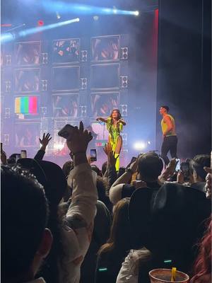 A post by @anabarbaraoficial on TikTok caption: Su amor es más GRANDE 🙌🏼❤️ #loca #anabarbara #amor 
