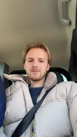 A post by @hutskoen on TikTok caption: vannacht te horen op nieuwe album van roxy ro #banger #letsgo 