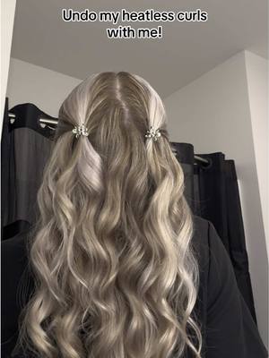 A post by @yourblondegaby on TikTok caption: Loveee #heatlesscurls #thinhair #heatless #curls #fyp #hairtok 