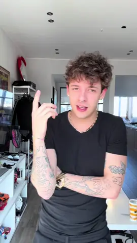 A post by @sightank on TikTok caption: Riaperti i casting… 