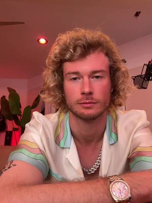 A post by @yunggravy on TikTok caption: #stitch with @Soap still