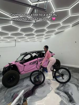 A post by @jailyneojeda on TikTok caption: Who should I pick? ☺️