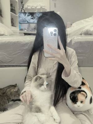 A post by @nwkooo on TikTok caption: no grey color video so you can see the nail colors hehe #nails #nails #nailinspo #nailsinspo #gelnails #glitters #blushnail #blushnails #pink #purple #room #cat #cats #ragdoll #roominspo #bedroom #hair #longhair #girl #figures #collection #bedroom #yay #hi