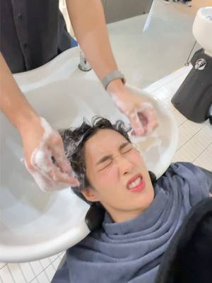 A post by @kaykai_ntch on TikTok caption: เมื่อ คุณRB สระผมให้ 🧖🏻‍♀️ #LOrealParisTH #ElseveHyaluronPure #Haircare #เก๋ไก๋ #อาร์บี #Arbi 