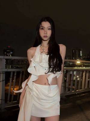 A post by @ivy0710 on TikTok caption: BILLIONAIRE @babymonster_yg #babymonster #billionaire #kpop #dancechallenge #fyp 