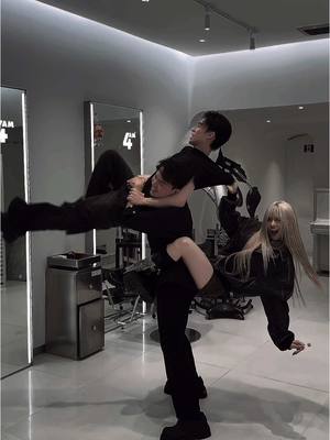 A post by @ciin on TikTok caption: + 1 vid giữ chuỗi tình bạn =))) @Bà chủ 4AM 