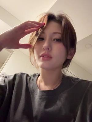 A post by @somi_official_ on TikTok caption: 12:30 분 소미의 모습 기록. 