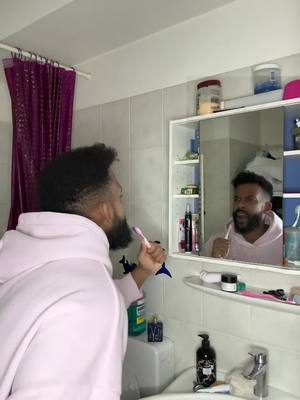 A post by @kingloui23 on TikTok caption: #CapCut #mirror #men #scary #kingloui23 #gönntmir 