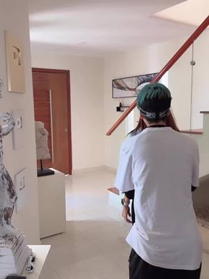 A post by @sebasgal11 on TikTok caption: Mi novia me abandona 🤯😭