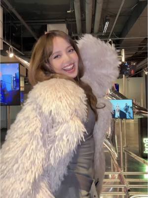 A post by @lalalalisa_m on TikTok caption: Walked in causin havoc #FUTWchallenge 