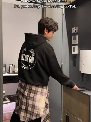 A post by @baekhyun_inb100 on TikTok caption: better late than never am i right  #백현 #BAEKHYUN 