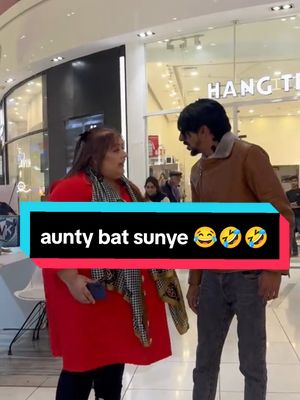 A post by @siasi_shoorli on TikTok caption: aunty se prank Khanna mahanga pad Gaya 🤣 wait for end 🤣 #😂 #rj_nazim_official #siasi_shoorli #prankvideo #girlvoiceprank #🤣 