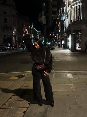 A post by @silviaaa on TikTok caption: hey london 🇬🇧 #london #uk 