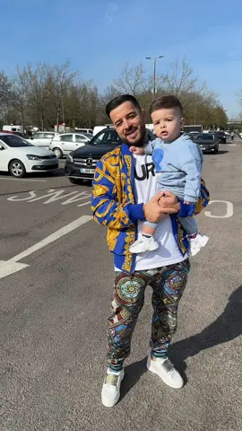 A post by @flaviu.moldovan1 on TikTok caption: #https #flaviumoldovan90 #romania #bucuresti #respect #flowers #power #happybirthday #happymothersday 