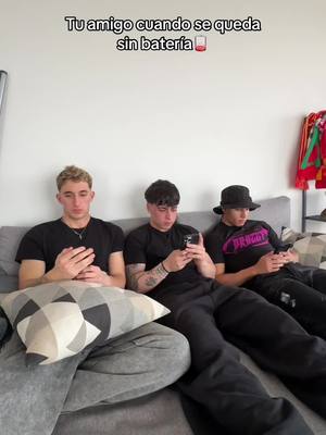 A post by @jonata_26 on TikTok caption: 2.2M en Instagram?💙@llanos🖤 @Sergio Bueno 