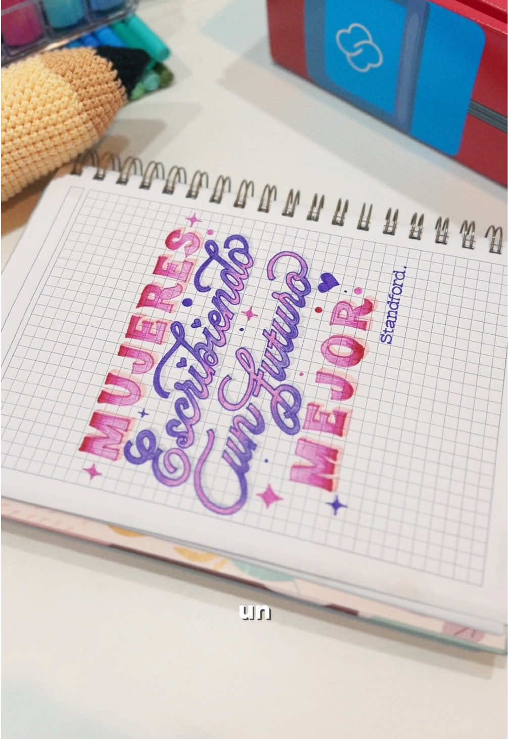A post by @calligraphilic on TikTok caption: Hoy, como todas las mujeres que han luchado antes que nosotras, seguimos escribiendo nuestra propia historia. Cada paso que damos es una huella que perdurará. 💜💪✨ Porque las mujeres no solo soñamos, ¡hacemos historia!  @Standford Cuadernos y Útiles #lettering #handlettering #apuntesbonitos 