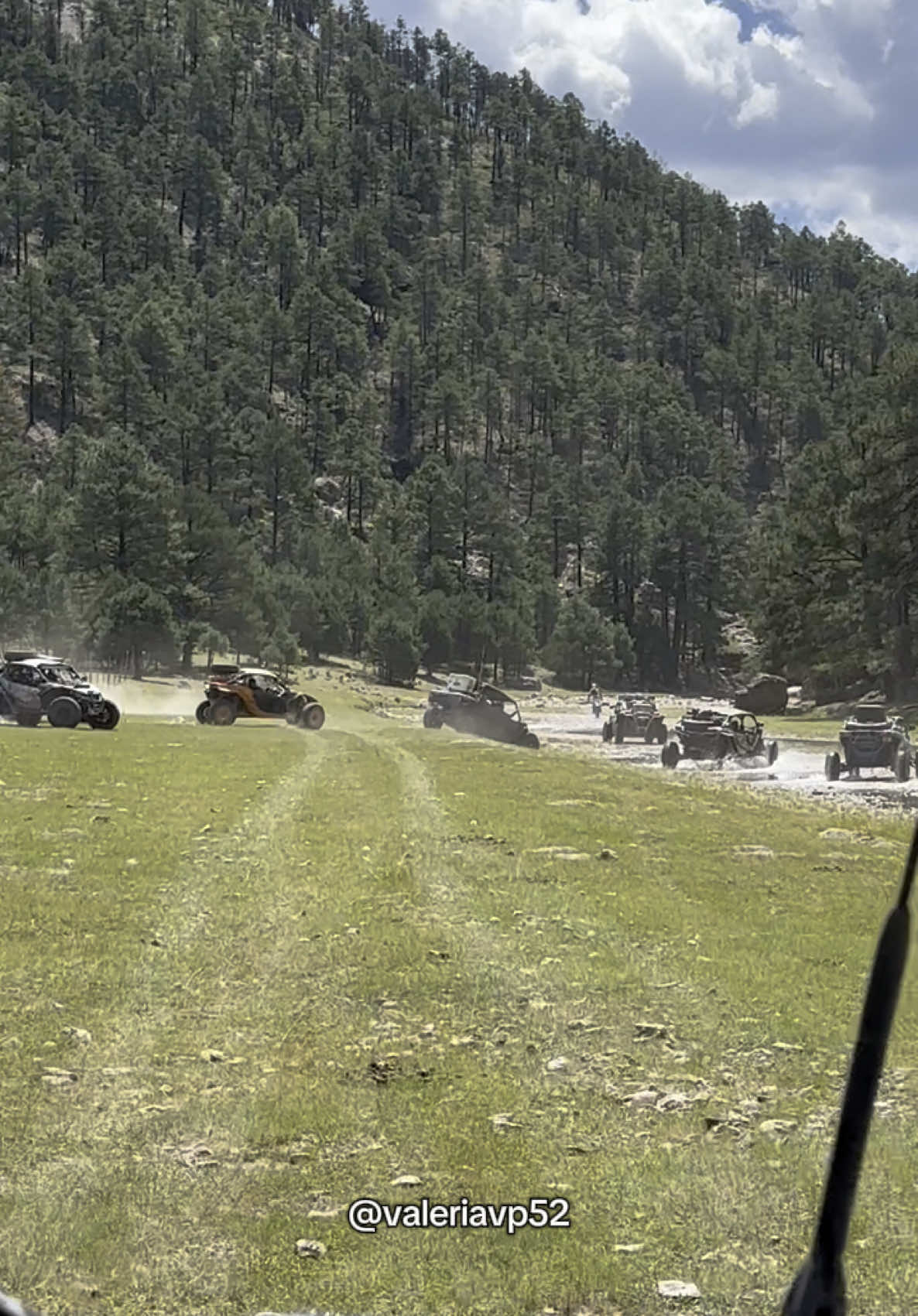 A post by @valeriavp52 on TikTok caption: Por la sierra de chihuahua ⛰️ #rutas4x4 #rzrlife #rutas #fypシ゚viral #fyppppppppppppppppppppppp 