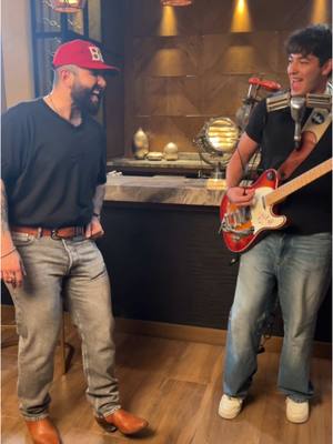 A post by @carinleonoficial on TikTok caption: @Tonah 
