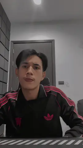 A post by @pongsaktod23 on TikTok caption: พยายามตัดแต้มมให้ได้มากที่สุดแล้วเพื่อนรัก ลิเวอร์พูล #เดินหน้าชน #papbeatband #เพลงใหม่ 