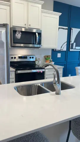 A post by @makaylashykia on TikTok caption: a day in my life 🎀🤍  moving series + shopping + lunch date #fyp #motivation #softgirl #blackgirl #contentcreator #dayinthelife #minivlog #atlanta #touringhomes #movingseries  