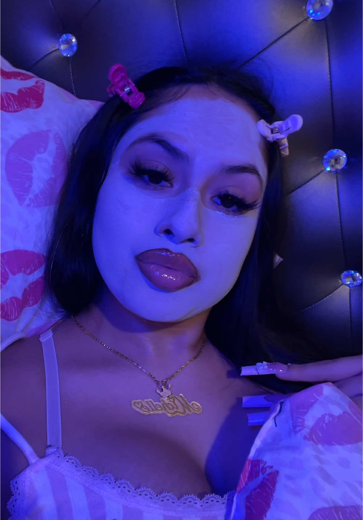A post by @soprettyshell on TikTok caption: Out the way with a face mask & some gloss 🫦